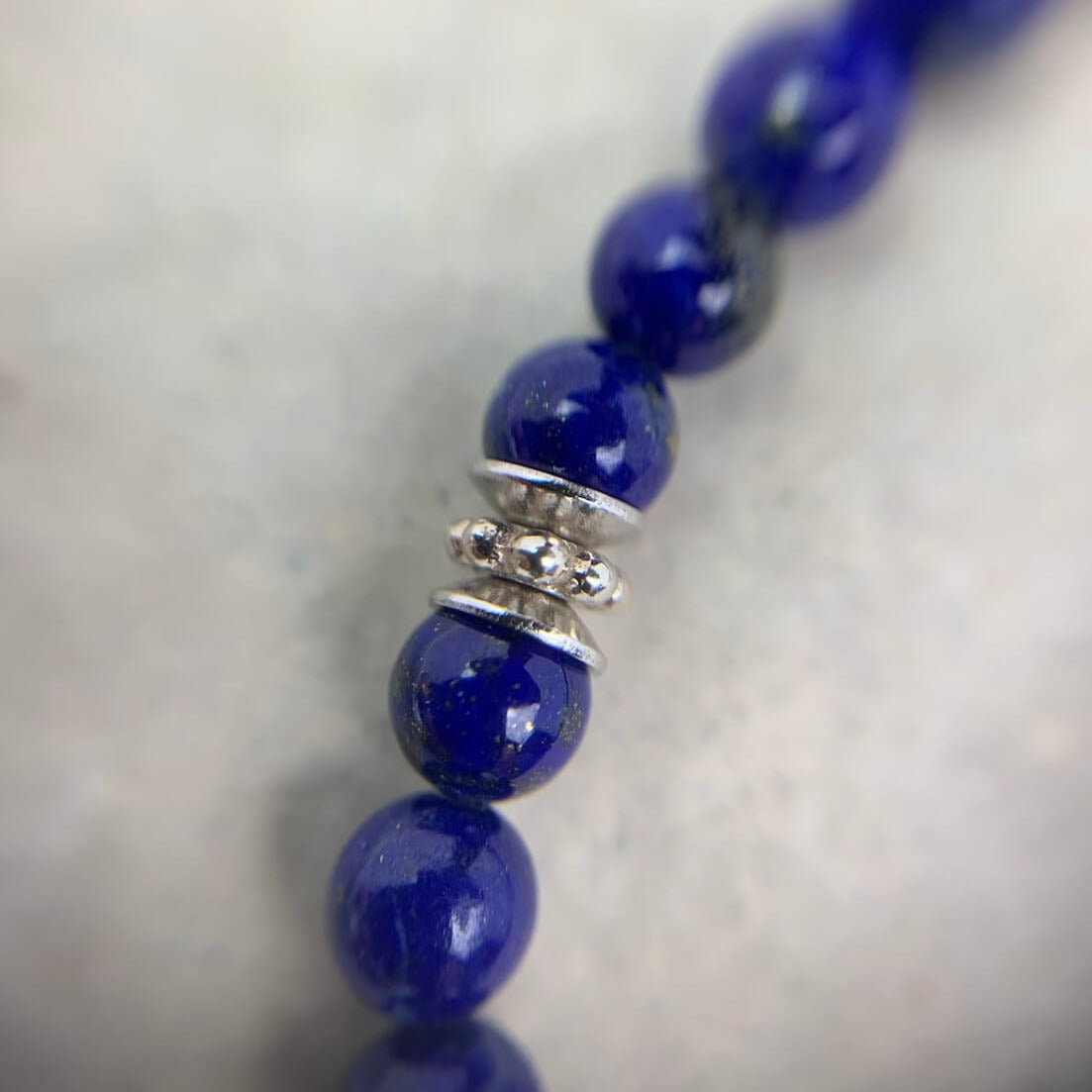 Bracelet en lapis-lazuli (4mm)